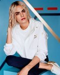 Cara Delevingne con prendas de Puma y zapatillas 'Suede Bow Varsity'