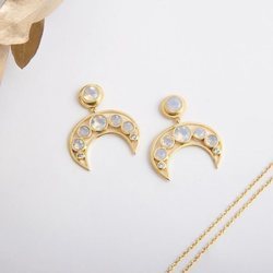 Pendientes con forma de semiluna de Tabita Jewels 2018
