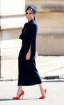 Victoria Beckham con un vestido midi en la boda del Príncipe Harry y Meghan Markle 2018
