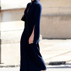 Victoria Beckham con un vestido midi en la boda del Príncipe Harry y Meghan Markle 2018