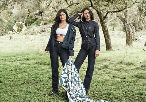 Kendall Jenner y Kylie Jenner con prendas denim de Calvin Klein 2018