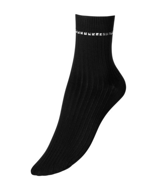 Modelo con tachuelas de la colección otoño/invierno 2018/2019 de calcetines de Wolford