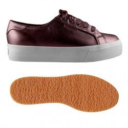 Zapatilla metalizada de la colección otoño/invierno 2018/2019 de Superga
