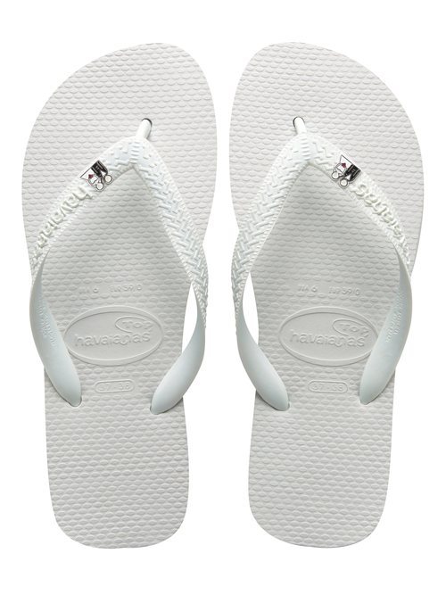 Chanclas blancas de la colección Havaianas Wedding con pin pareja