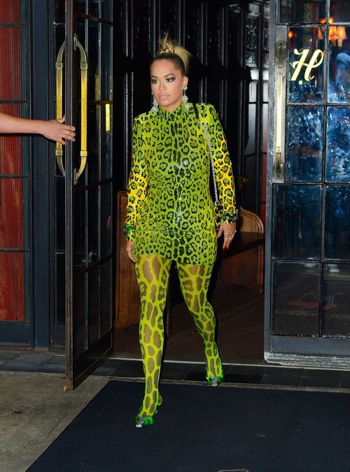 Rita Ora con un look estampado en la fiesta de los Premios VMA'S 2018
