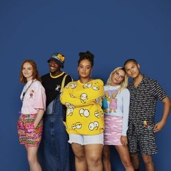 Modelos con prendas de los Simpson de la nueva colección cápsula de Asos 2018