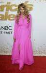 Tyra Banks con un vestido fucsia en el photocall de la 13 edicción de Got Talent America 2018