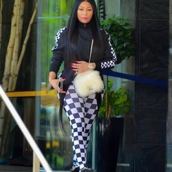 Nicky Minaj con un conjunto de cuadros en Nueva York 2018