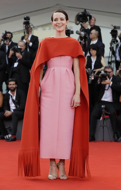 Claire Foy con un vestido bicolor en la apertura del Festival de Cine de Venecia 2018