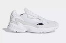 Zapatilla blanca de la colección 'Falcon' de adidas Originals