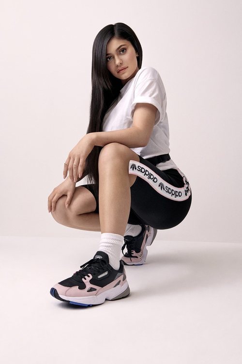 Kylie Jenner en la nueva campaña de adidas Originals de la colección 'Falcon'