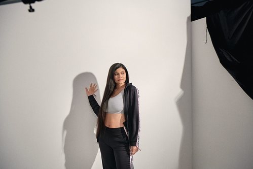 Kylie Jenner en el set de la nueva campaña de adidas Originals para la colección 'Falcon'