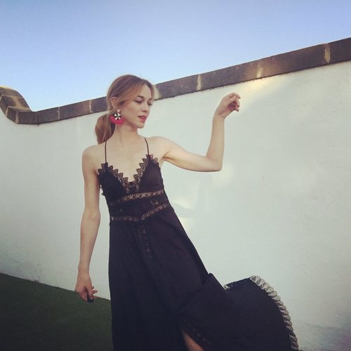 Marta Hazas con un vestido de color negro con bordados