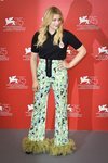 Chlöe Moretz opta por el estampado en el Festival Internacional de Cine de Venecia 2018