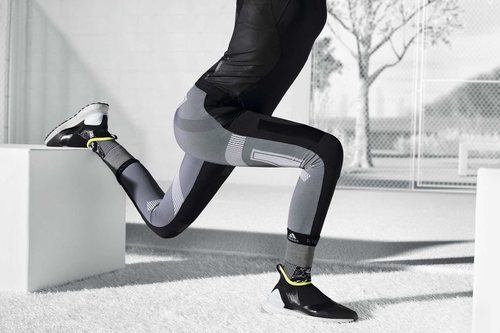 Conjuno de mallas y top deportivo de la colección otoño/invierno 2018/2019 de Adidas