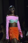 Falda y top multicolor de Jeremy Scott primavera/verano 2019 en la New York Fashion Week