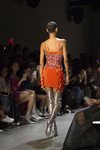 Total look glitter y naranja de Jeremy Scott primavera/verano 2019 en la New York Fashion Week