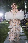 Vestido de flores con volumen de Rodarte primavera/verano 2019 en la New York Fashion Week