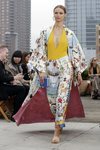 Caftán y pantalón de Oscar de la Renta primavera/verano 2019 en la New York Fashion Week
