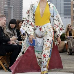 Caftán y pantalón de Oscar de la Renta primavera/verano 2019 en la New York Fashion Week