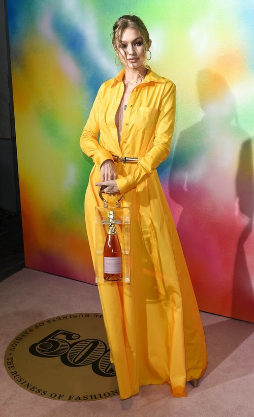Gigi Hadid con un vestido amarillo en la gala ?Bof 500 Gala & Party?