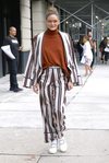 Olivia Palermo con un conjunto estampado en Nueva York