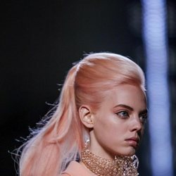 Collar de brillantes de Marc Jacobs primavera 2019 en la New York Fashion Week