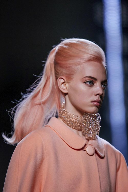 Collar de brillantes de Marc Jacobs primavera 2019 en la New York Fashion Week