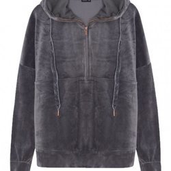 Chaqueta de terciopelo de la colección cápsula de Oysho con Everlast