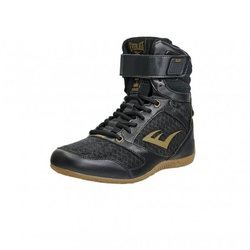 Botas altas de la colección cápsula de Oysho con Everlast