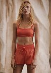 Top y pantalón corto salmón de la colección Wild Thoughts de marca Oysho