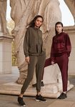 Chándal verde y granate de la colección Wild Thoughts de marca Oysho