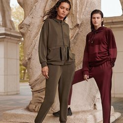 Chándal verde y granate de la colección Wild Thoughts de marca Oysho