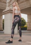 Top blanco y leggins estampado de la colección Wild Thoughts de marca Oysho