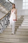 Blusa cruzada de Victoria Beckham primavera/verano 2019 en la London Fashion Week