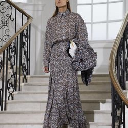 Vestido estampado de Victoria Beckham primavera/verano 2019 en la London Fashion Week