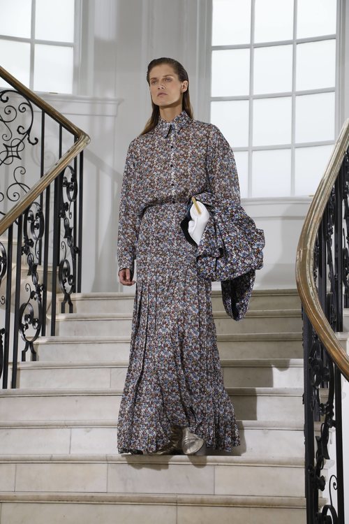 Vestido estampado de Victoria Beckham primavera/verano 2019 en la London Fashion Week