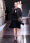 Vestido negro de la colección primavera/verano 2019 de Burberry presentada en la semana de la moda en Londres