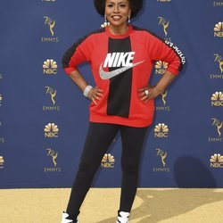 Jenifer Lewis con un chándal de Nike en los Premios Emmy 2018