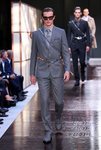Traje de chaqueta gris de Burberry primavera/verano 2019 en la Semana de la Moda de Londres