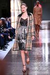 Abrigo de cuadros de Burberry primavera/verano 2019 en la Semana de la Moda de Londres
