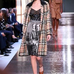 Abrigo de cuadros de Burberry primavera/verano 2019 en la Semana de la Moda de Londres