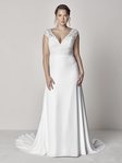 Vestido escote en V de la colección cápsula Plus de Pronovias 2018
