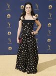 Shannon Woodward con un vestido de Roland Mouret en los Premios Emmy 2018