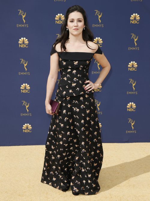 Shannon Woodward  con un vestido de Roland Mouret en los Premios Emmy 2018