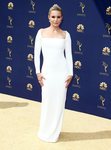 Kristen Bell con un vestido de Solace London en los Premios Emmy 2018