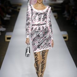 Vestido vintage bicolor de Moschino primavera/verano 2019 en la Milán Fashion Week