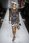 Vestido negro de Moschino primavera/verano 2019 en la Milán Fashion Week