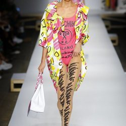 Body de color rosa fucsia de Moschino primavera/verano 2019 en la Milán Fashion Week