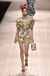 Vestido multicolor de Dolce&Gabbana primavera/verano 2019 en la Milán Fashion Week